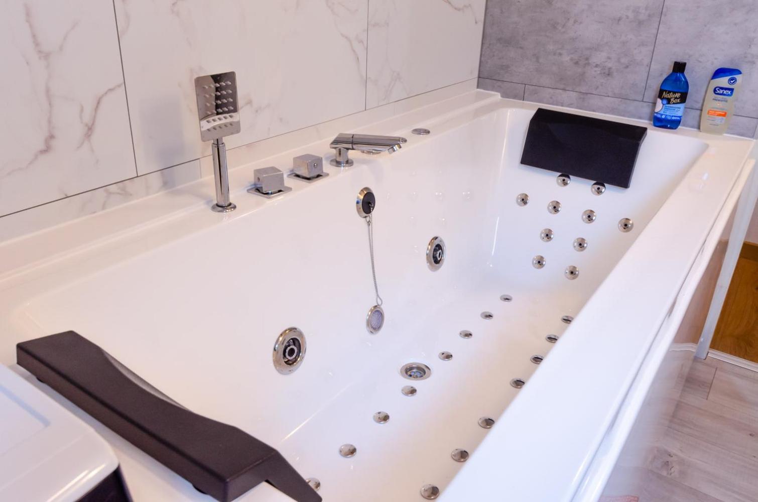 Appartement Balneo-Detente Sainte-Helene-du-Lac Eksteriør bilde
